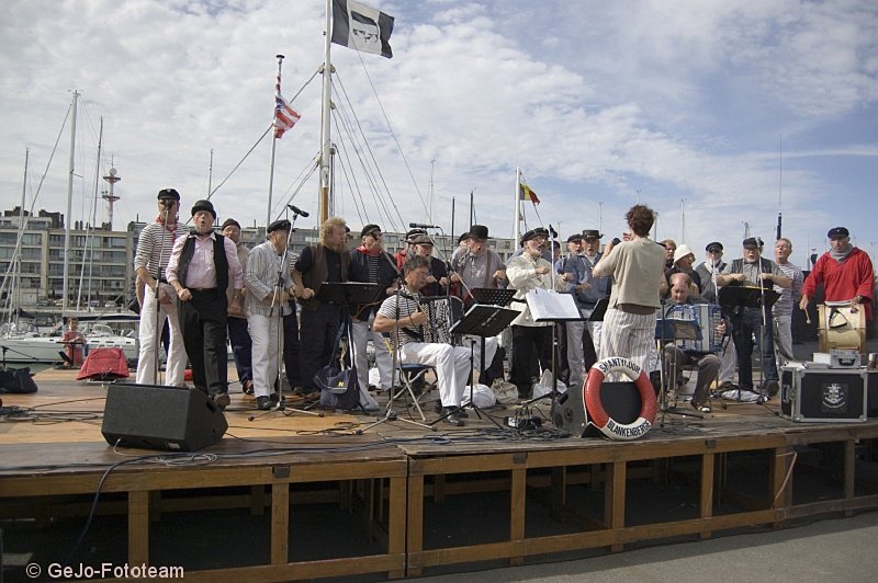 shantykoorblankenbergevisserijfeestenzeebrugge2008foto12.jpg