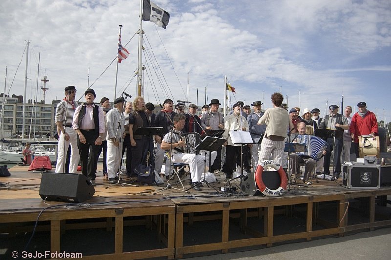 shantykoorblankenbergevisserijfeestenzeebrugge2008foto14.jpg