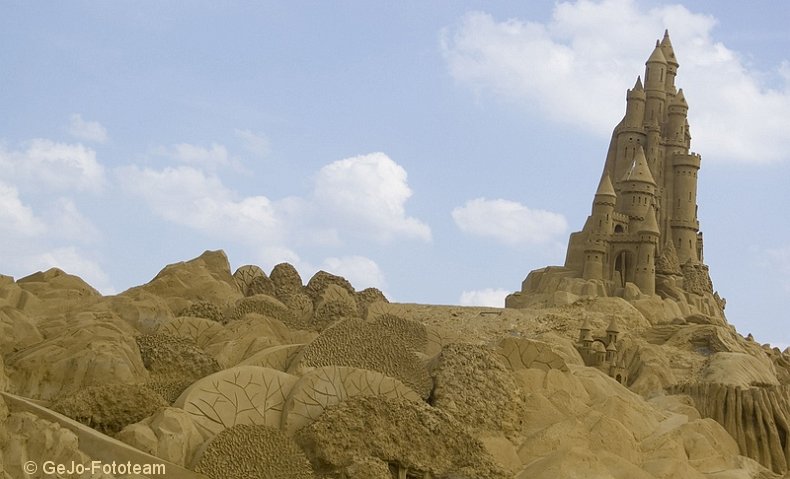 zandsculptureblankenbergefoto27.jpg