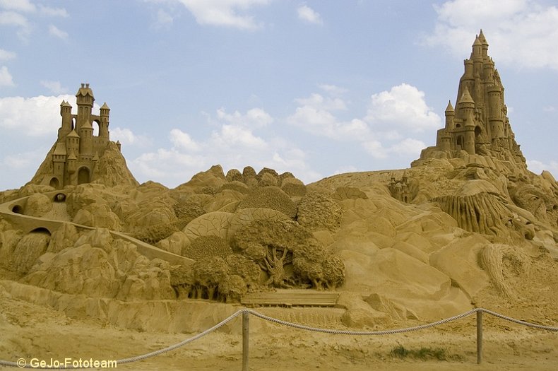 zandsculptureblankenbergefoto29.jpg